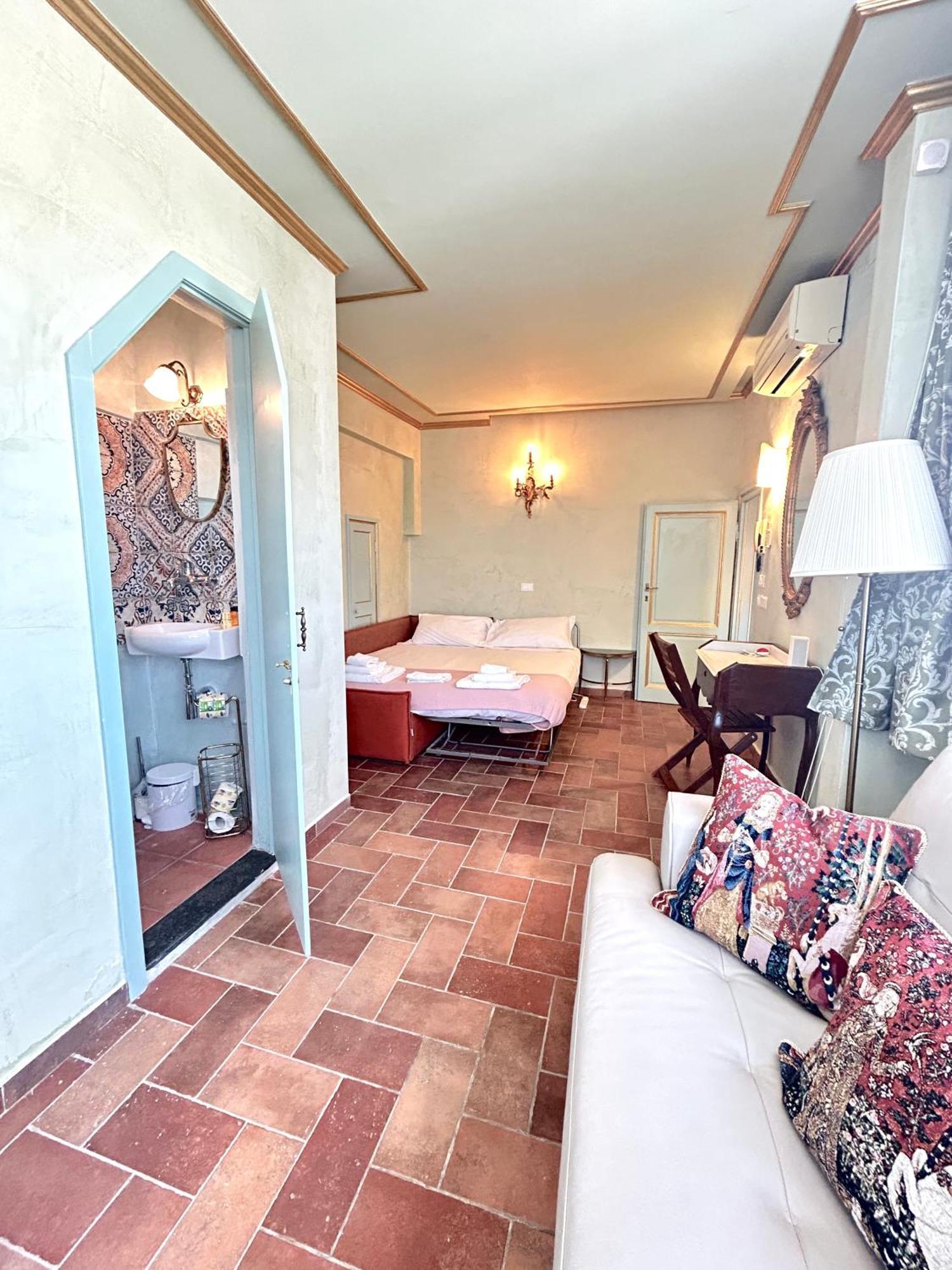 Florentine Penthouse By Florencehospitality Com * Florence
