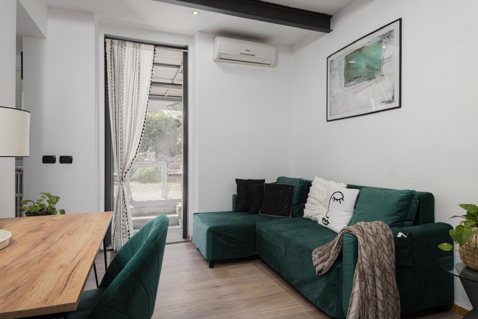Nadia's Lovely - With Private Garden And Jacuzzi Appartement *