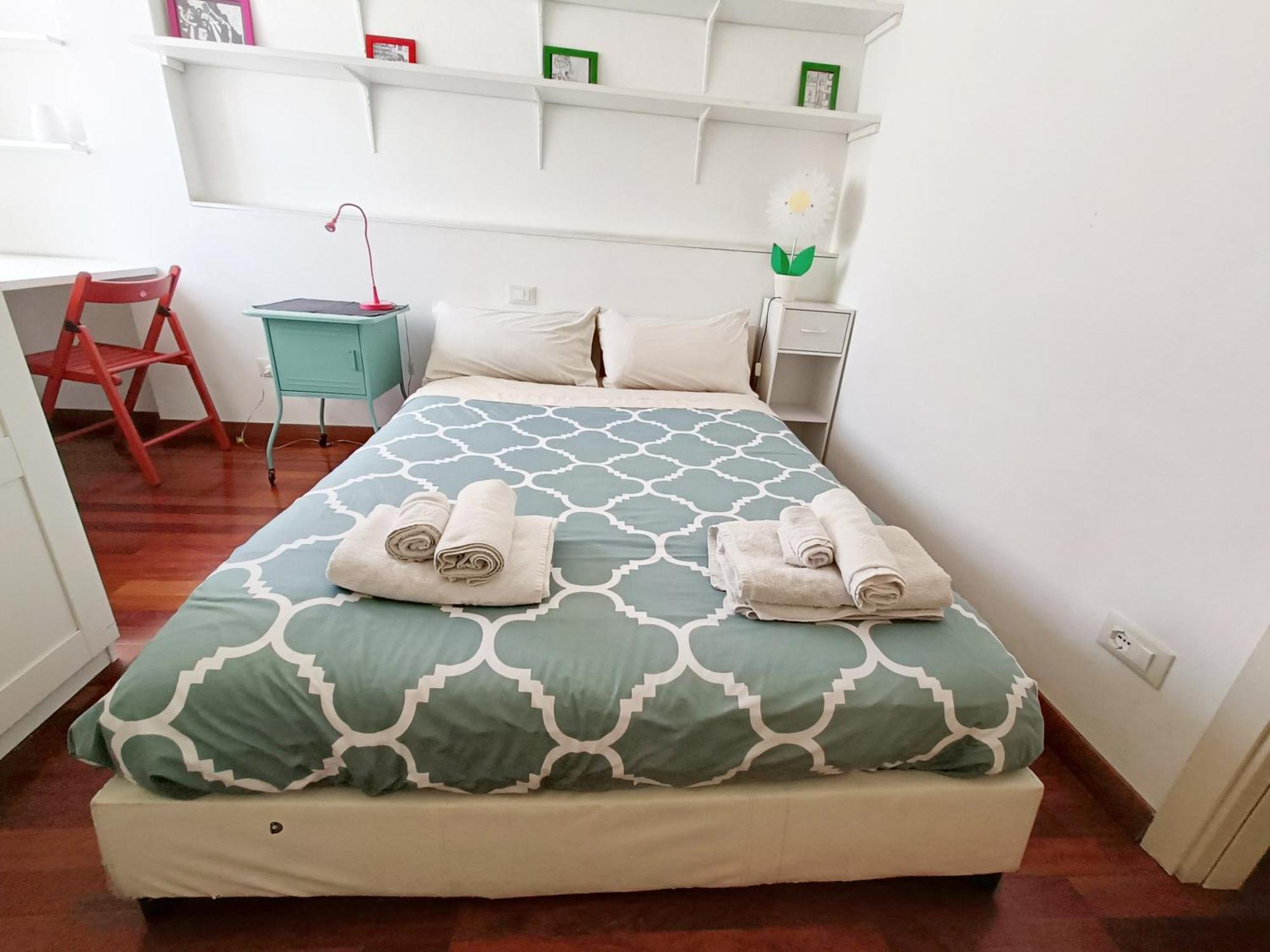 The Red In With Free Parking Apartment