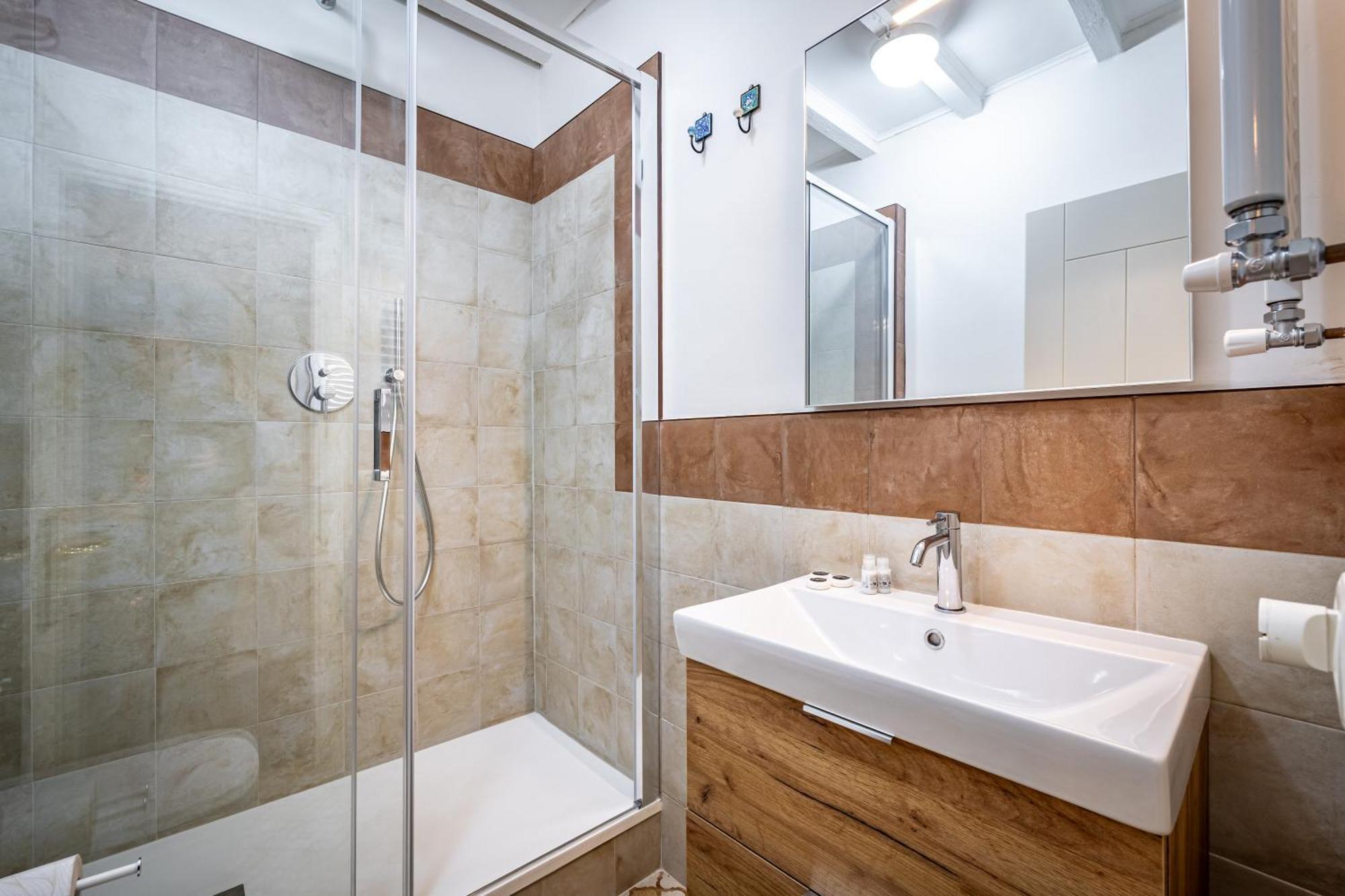 Roommo Viola Apartment