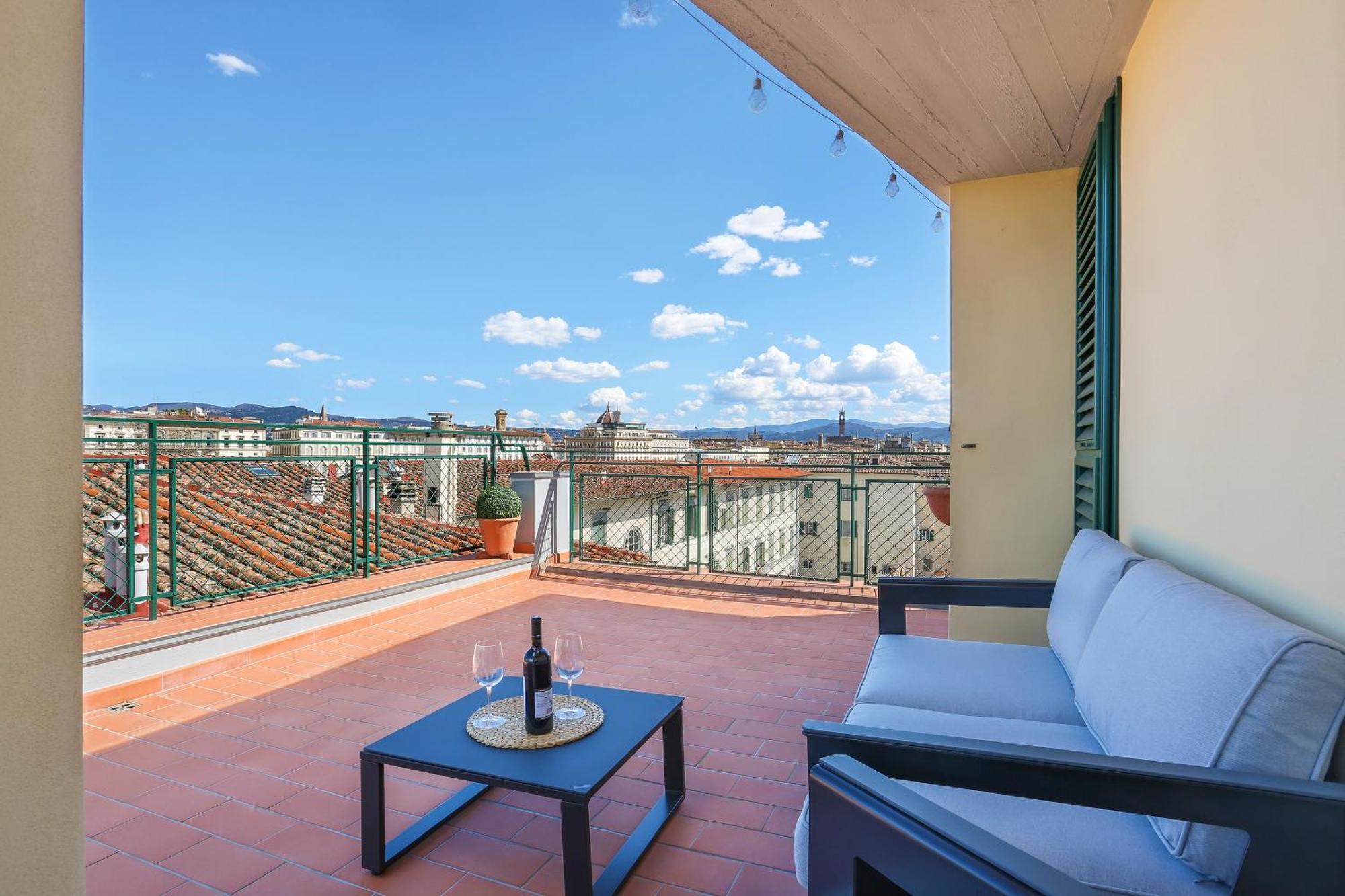 Apartment Penthouse With Big Terrace In Oltrarno *