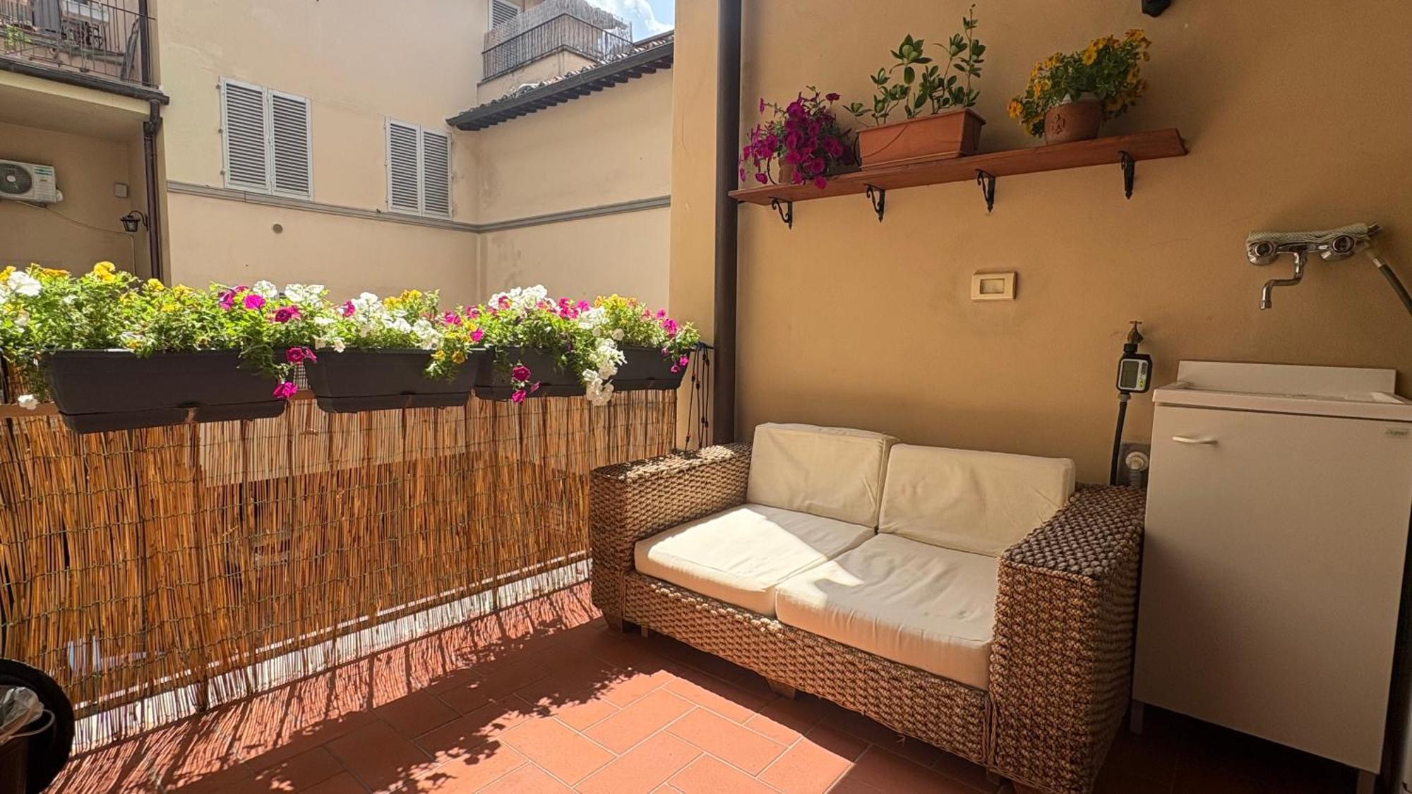 Indipendent With Terrace - Parking Apartment *