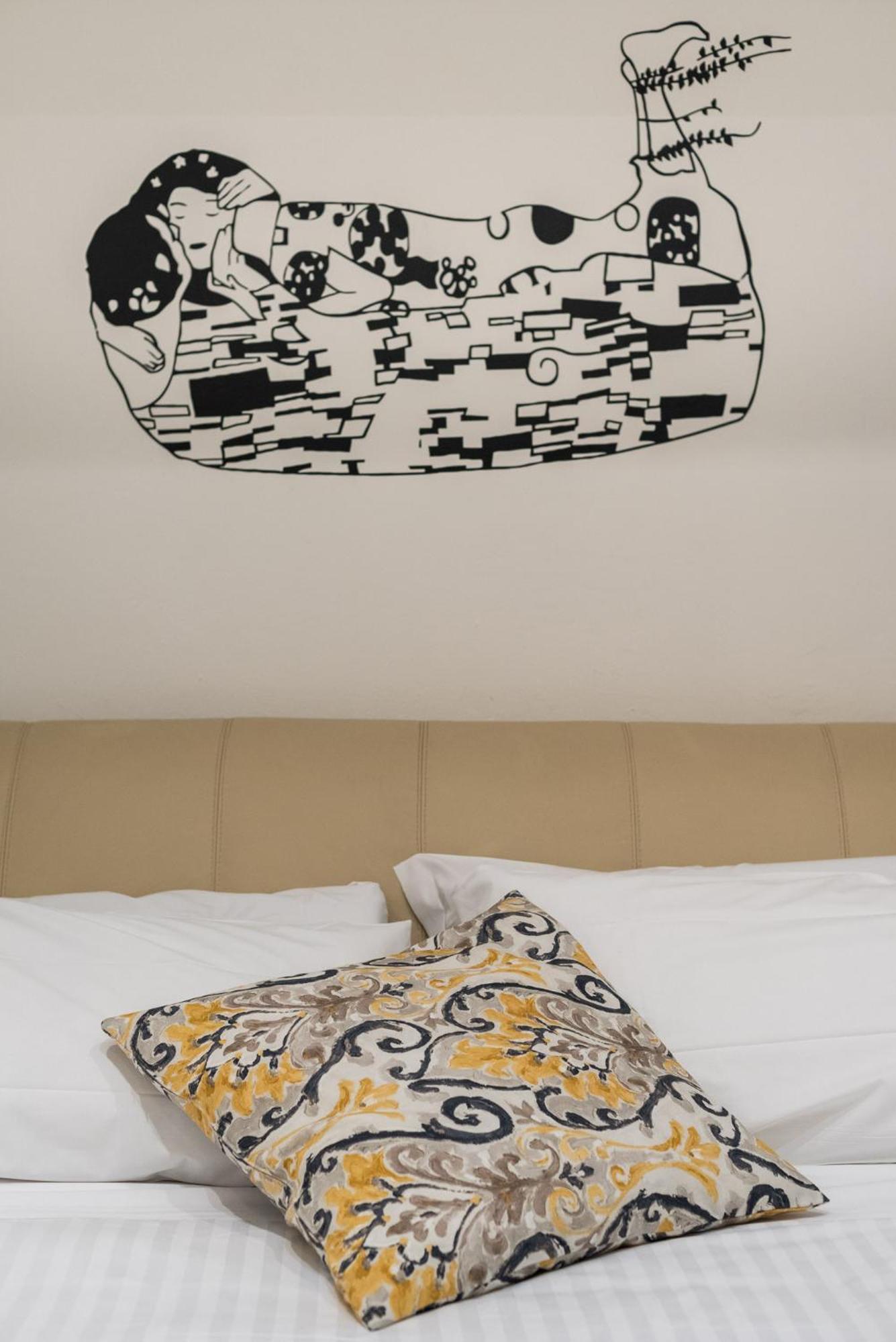 Art Gallery In - Hosted By Sweetstay Apartment