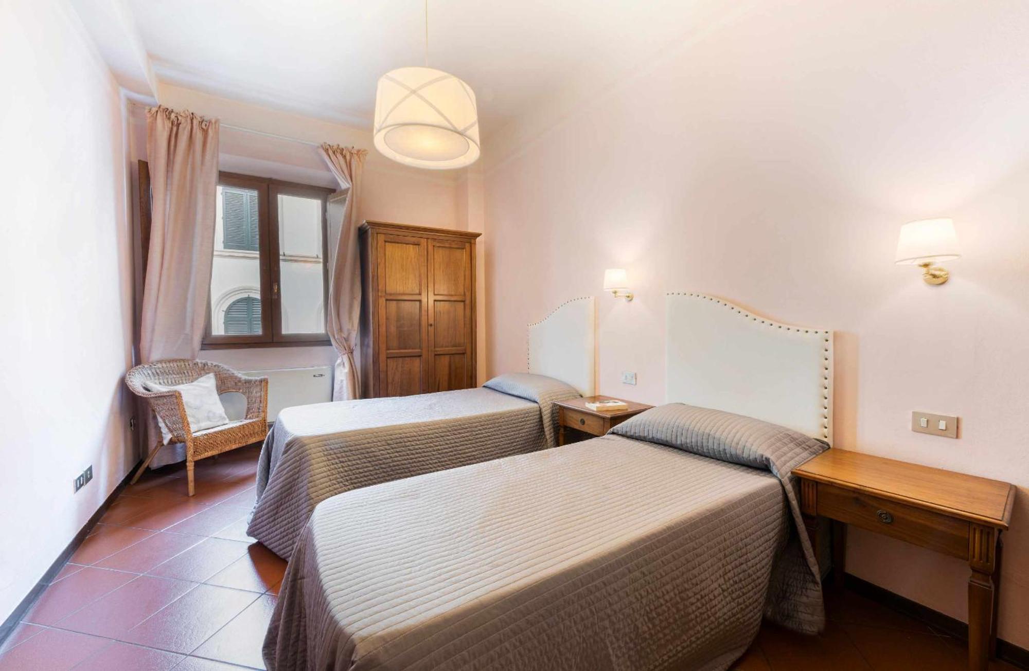 Florence- Ariento Bacco 3bdr San Lorenzo Apartment *