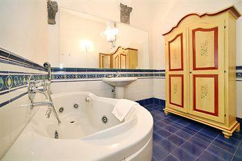 Florentia Suites Hotel
