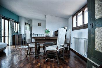 Hotel Florentia Suites
