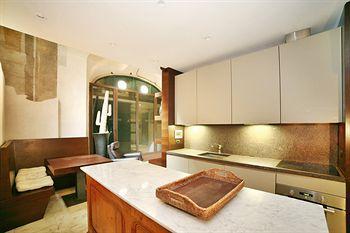 Florentia Suites *