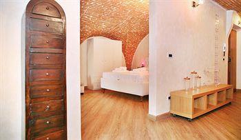 Florentia Suites *