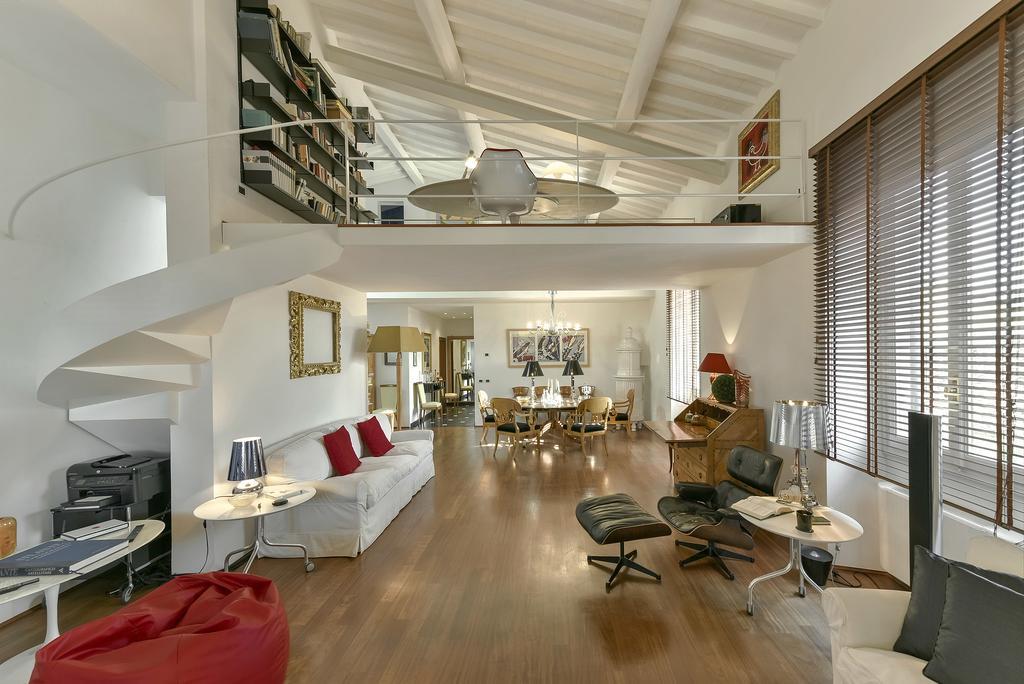 An Amazing In Oltrarno Appartement