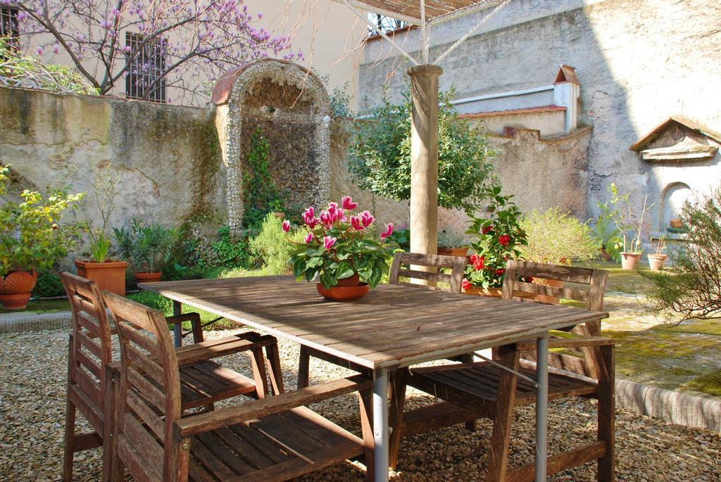 Secret Garden Apartment *