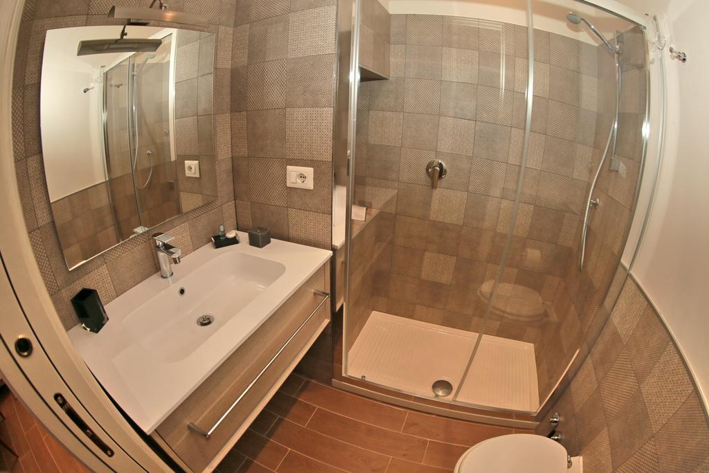 Apartment Mdr Numbersix Florence