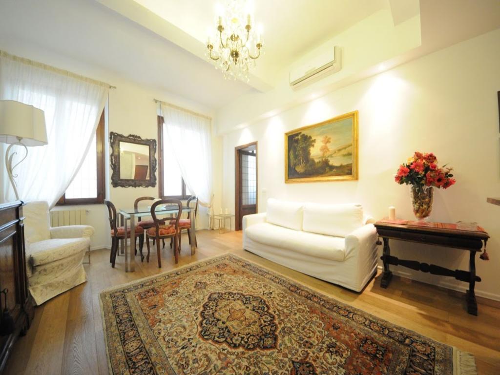 La Fenice Apartment Florence
