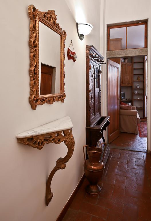 - Via Pergola Maria Apartment
