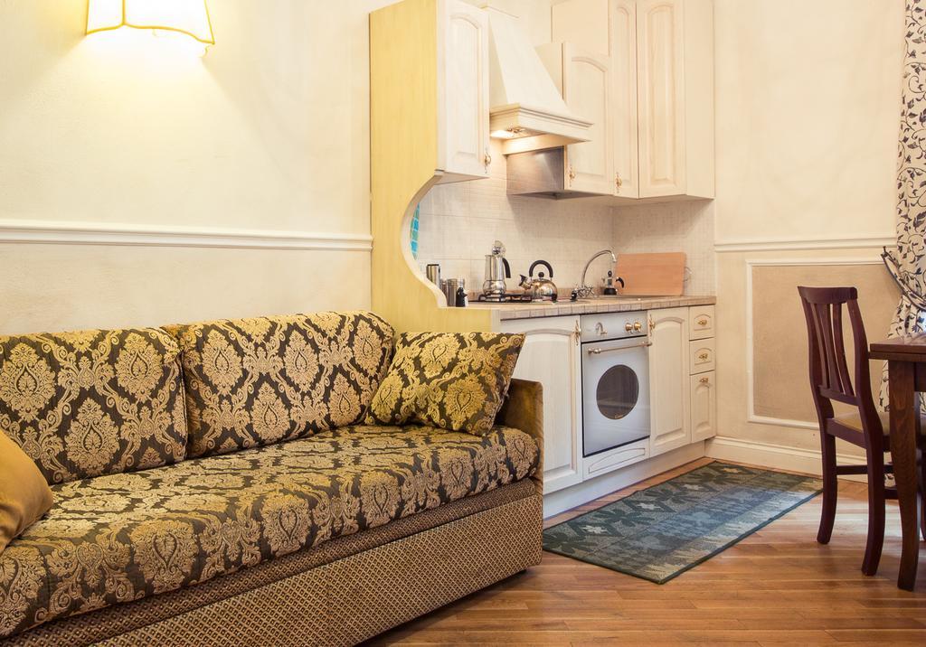 Apartment Bargello