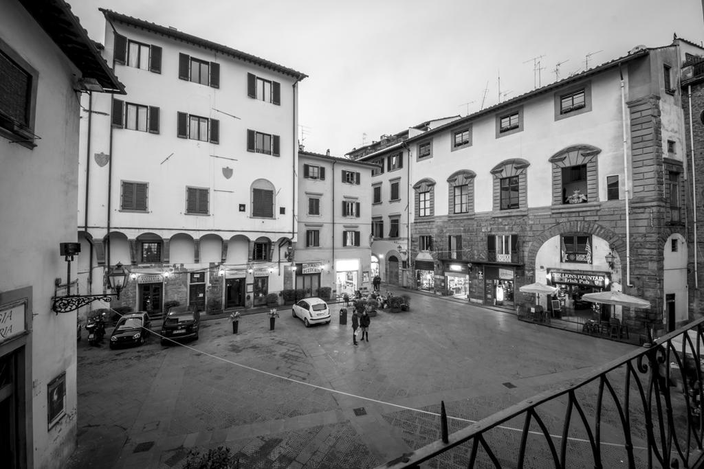 Apartment House In The San Pier Maggiore Arch
