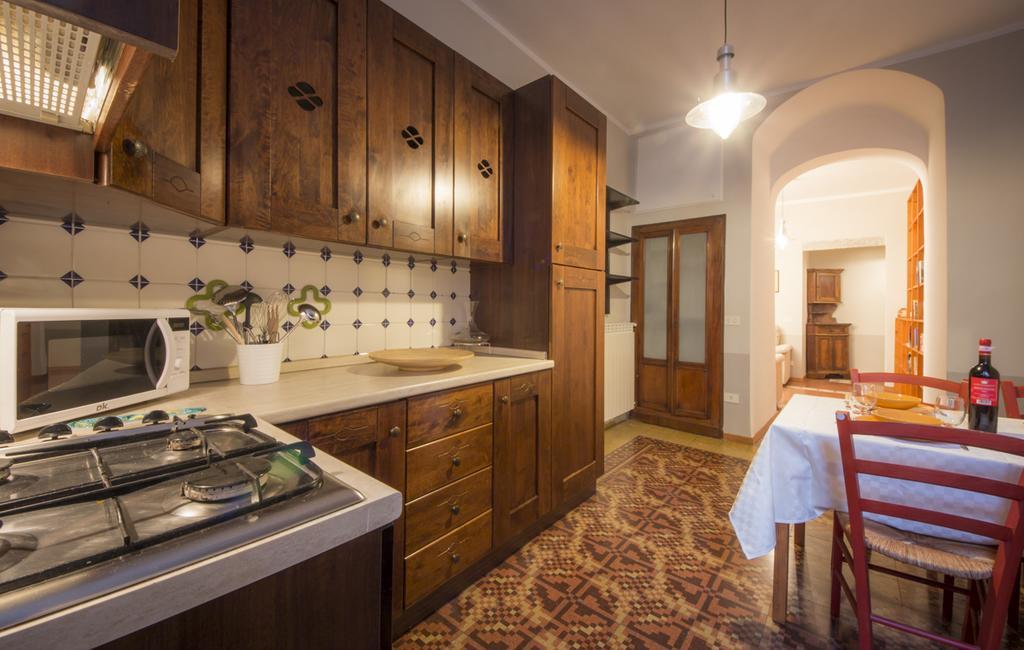 House In The San Pier Maggiore Arch Florence