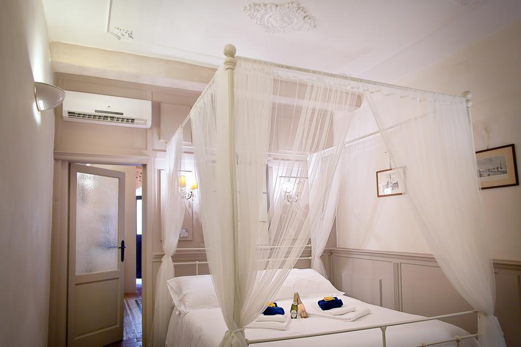 Oltrarno Apartment *
