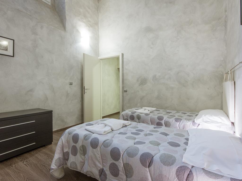 Piazza Pitti 2 Bedroom * Florence