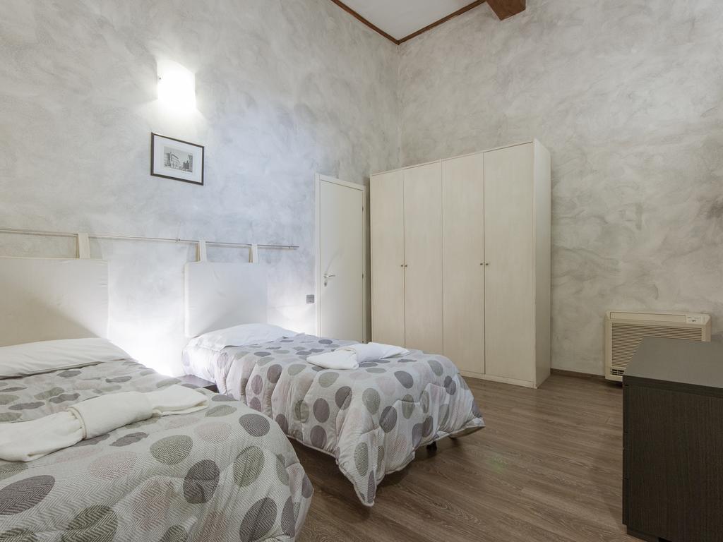 Piazza Pitti 2 Bedroom Apartment *