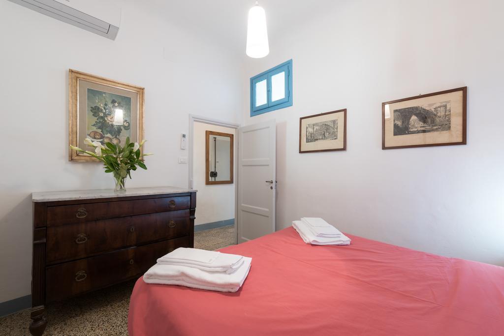 Pilastri Apartment *