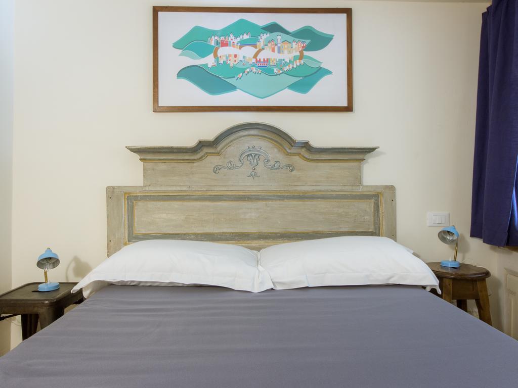 Navy Blue Sant'ambrogio Apartment Florence
