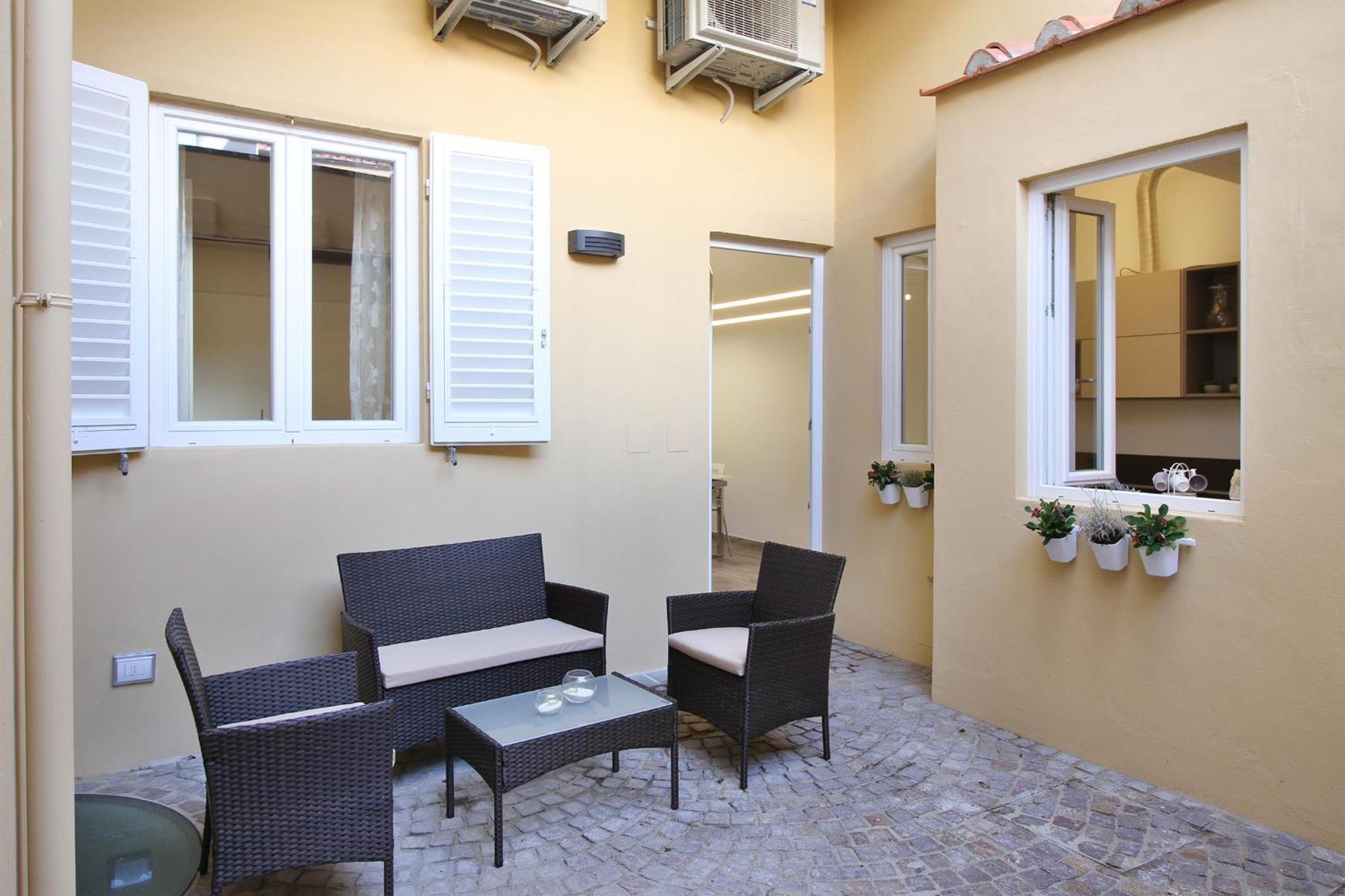 Meadow Forty-five - Sweet Dreams In Appartement