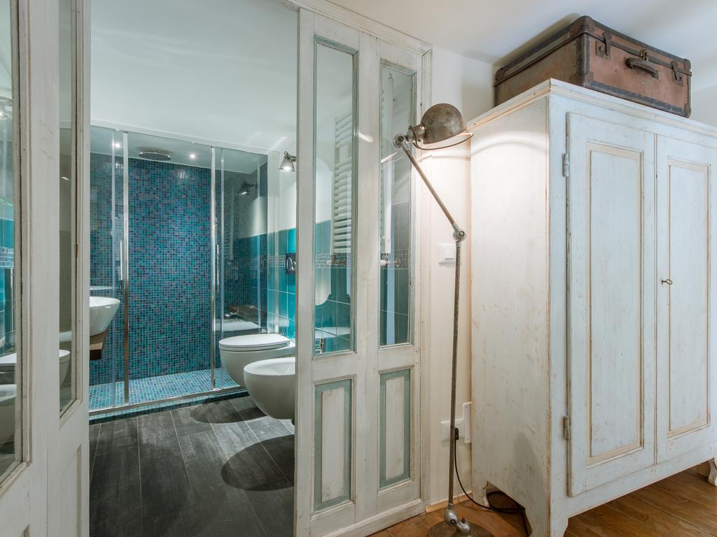 Navy Blue Sant'ambrogio Apartment Florence