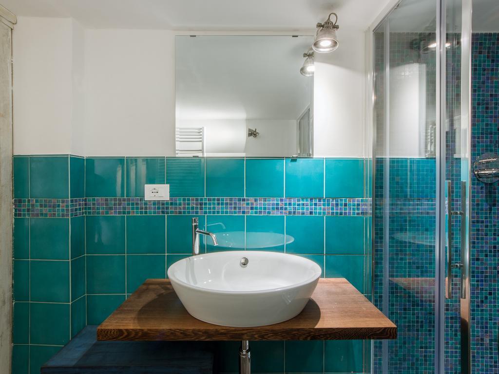 Navy Blue Sant'ambrogio Apartment *