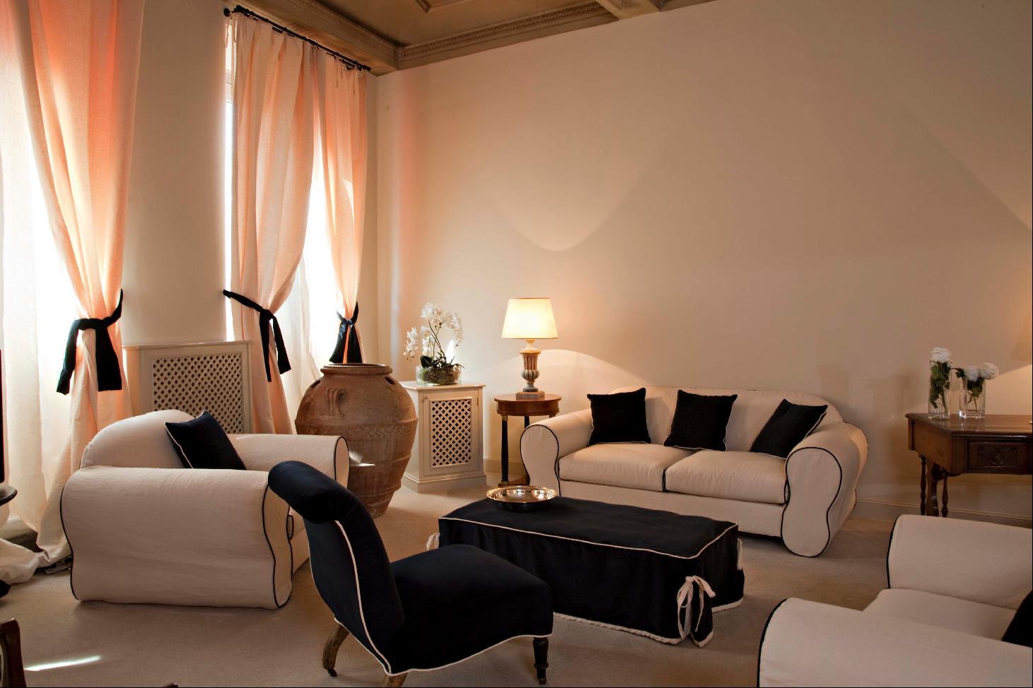 J And J Hotel 4*