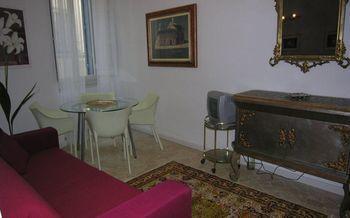 Oriolo Apartment *