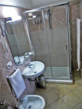 Guest house Adelaide House 2*