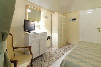 Residenza Maglioni Al Battistero Guest house 2*