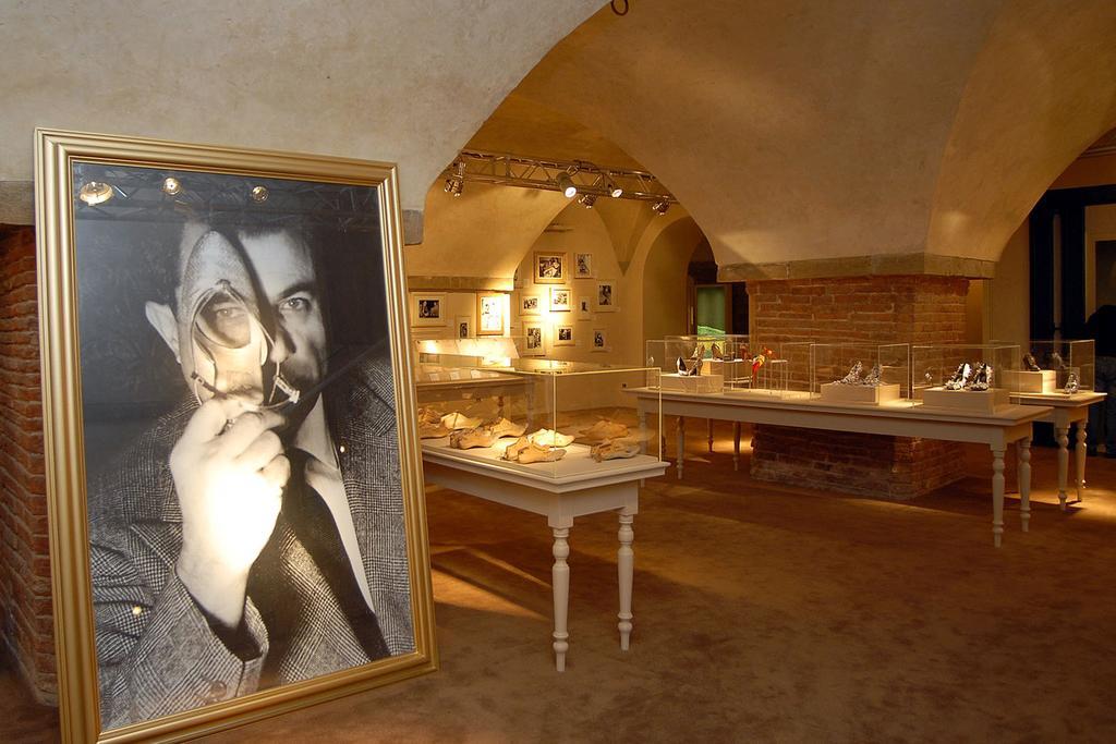 Portrait - Lungarno Collection 5* Florence