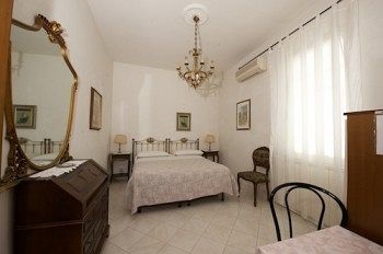 Barbara House - Hotel