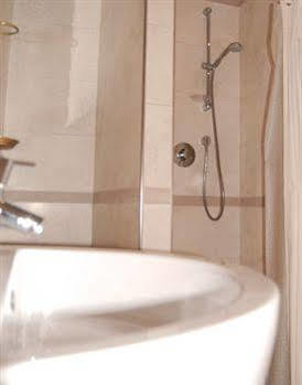 Florentia Suites Hotel *