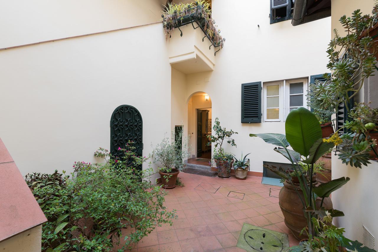 Two Steps From Ponte Vecchio Apartment