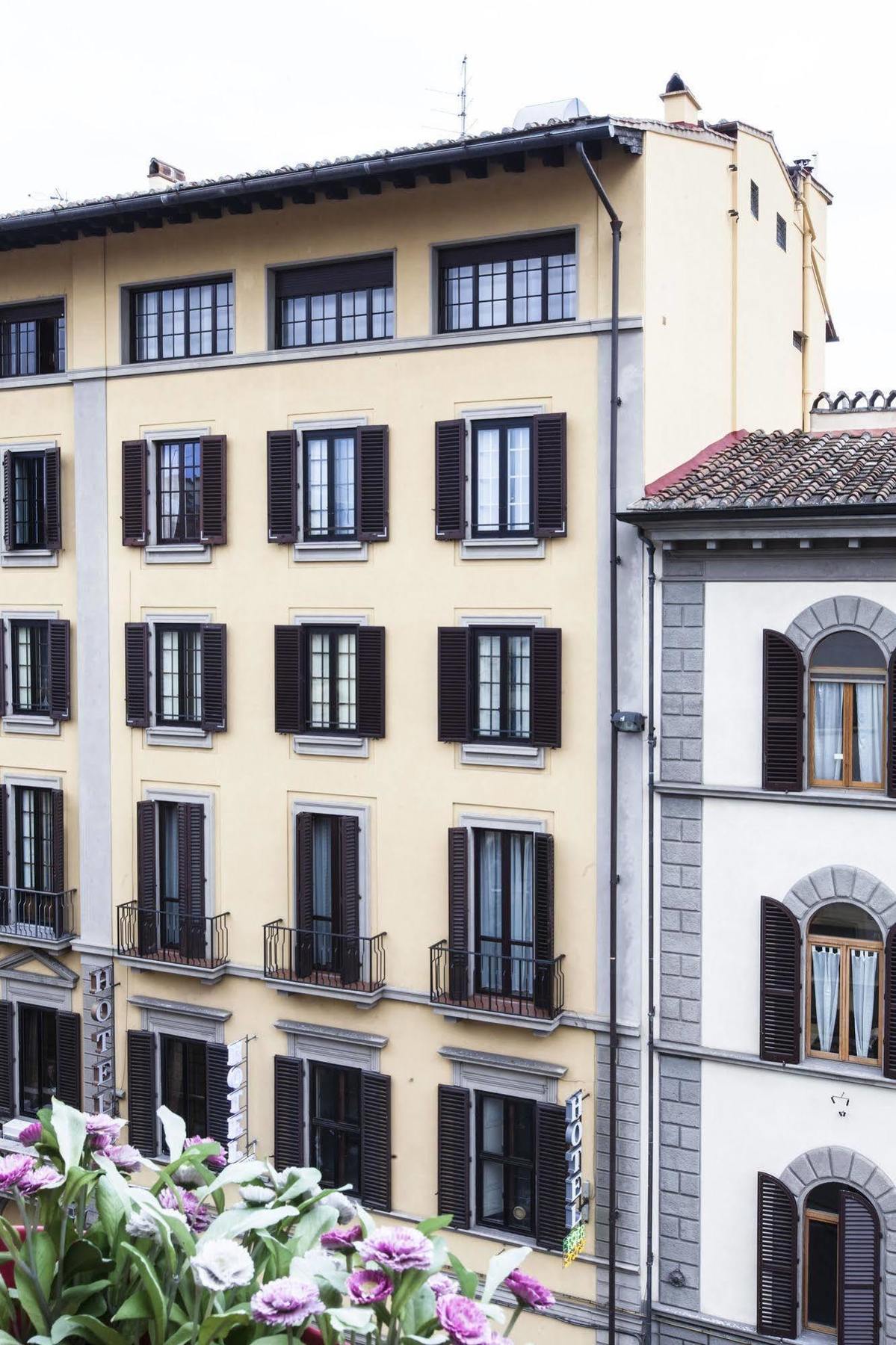 Ester Hotel 3*