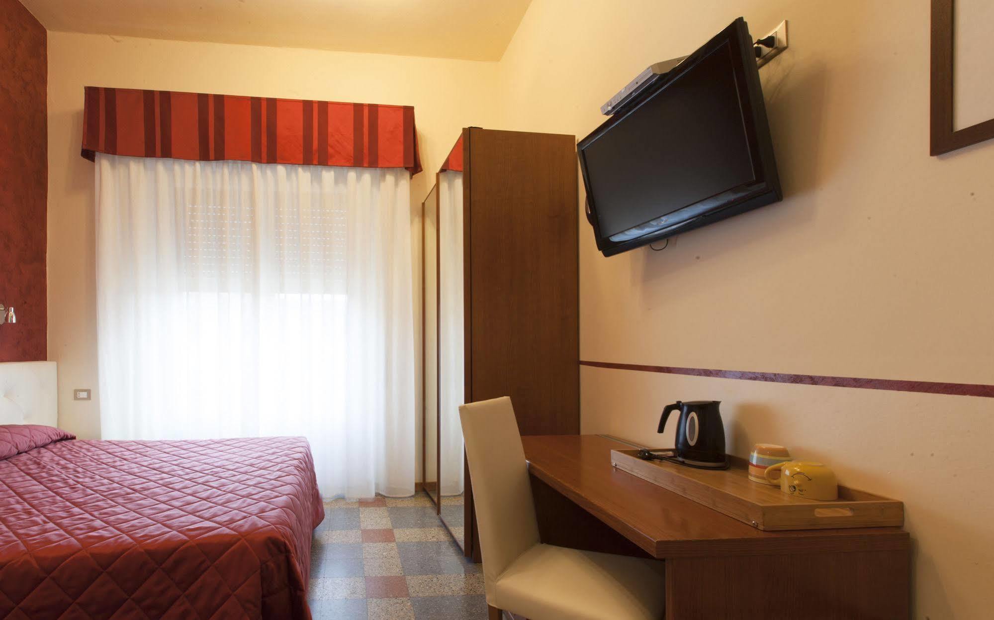 Ester Hotel
