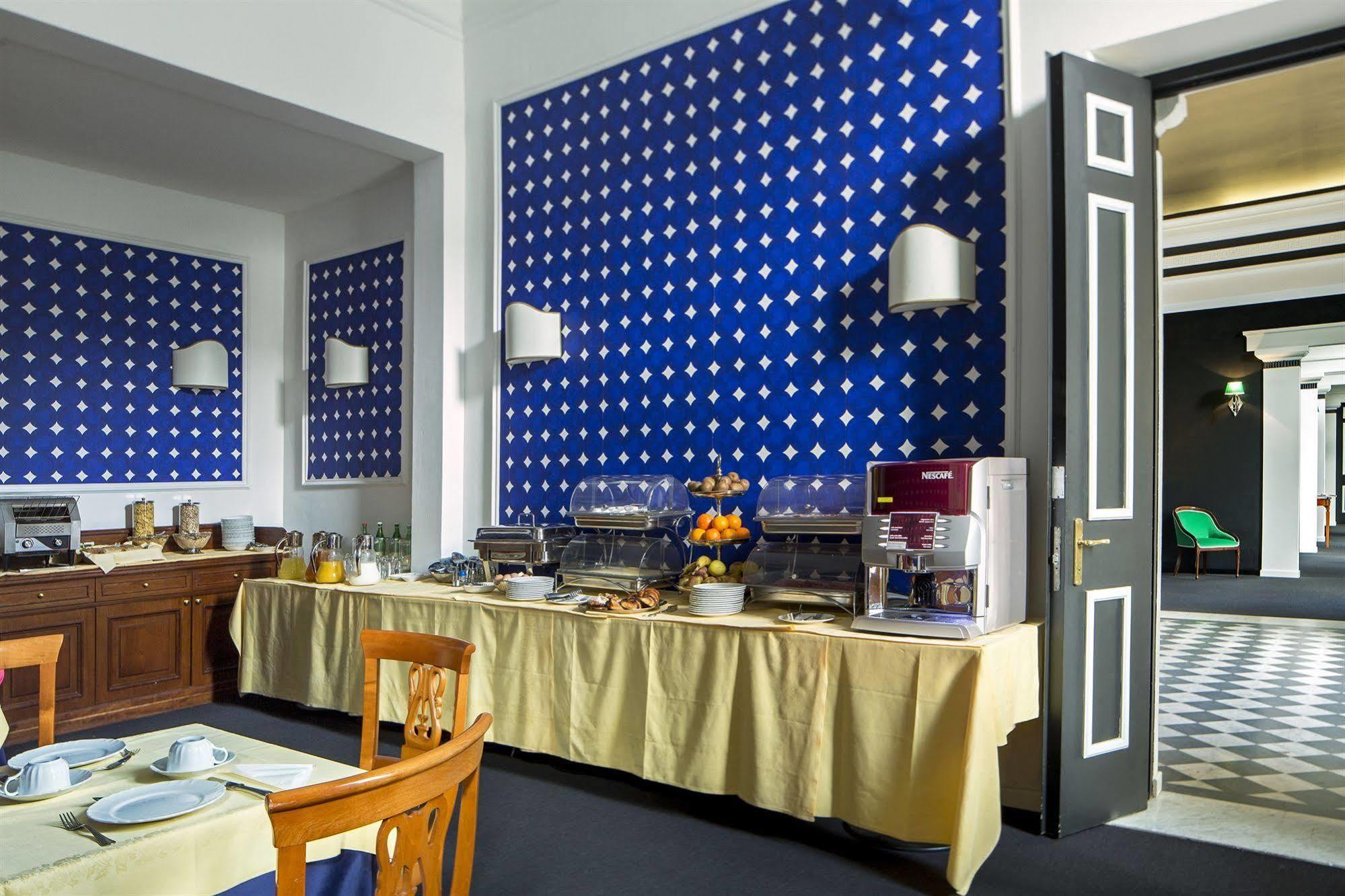 Mate Luca, Hotel