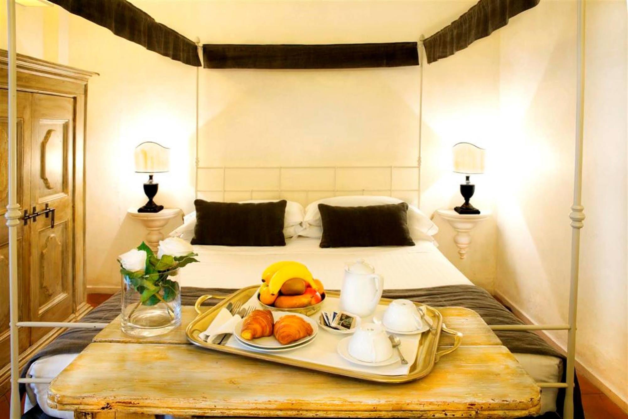J And J Hotel 4*