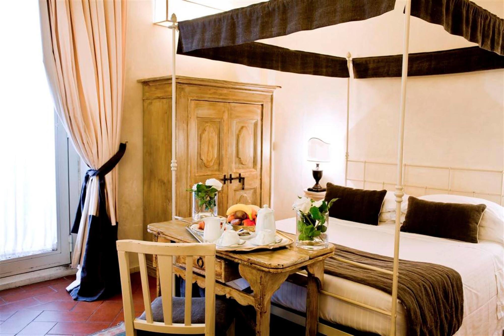 J And J Hotel Florence