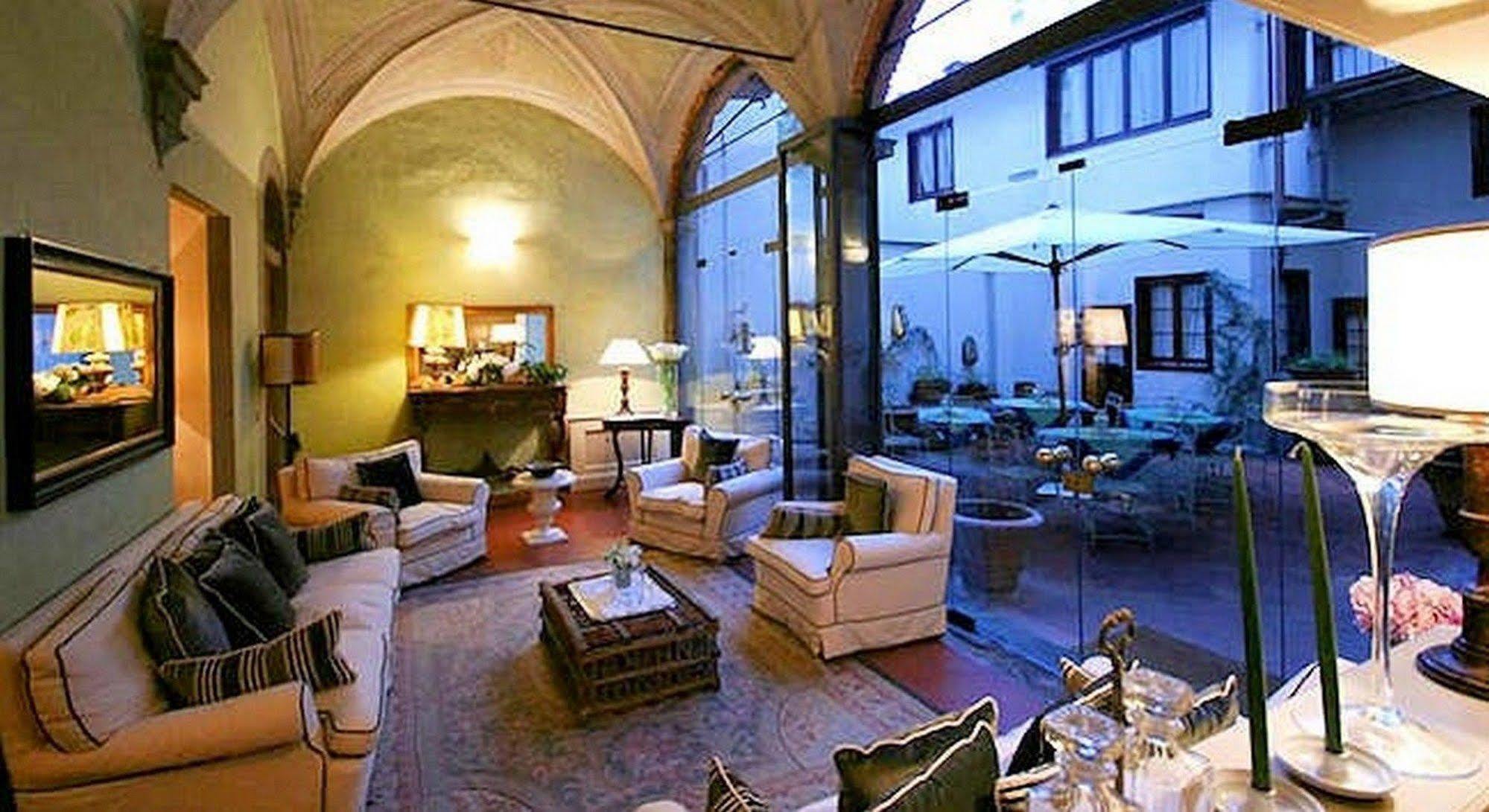 J And J Hotel Florence
