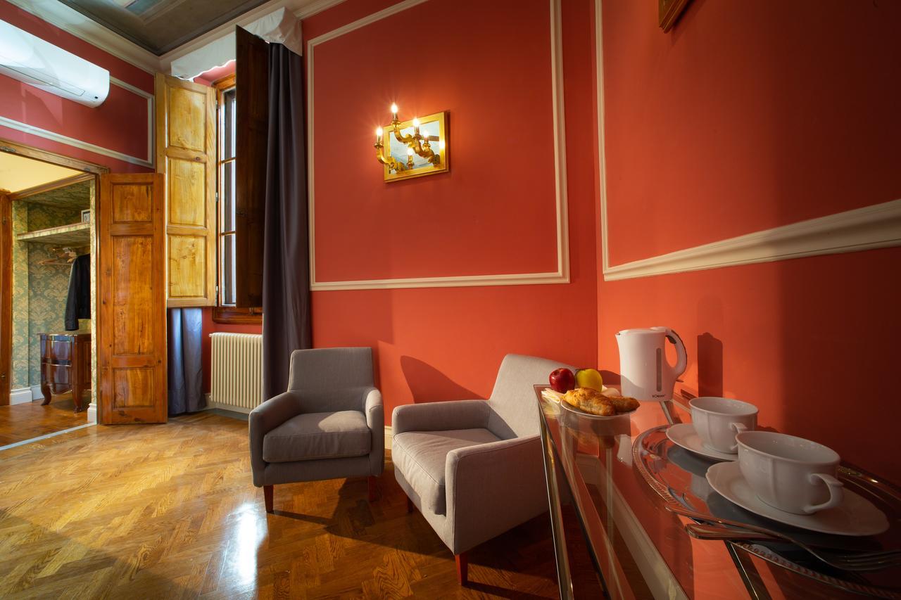 Boutique Torre De' Conti Couette-café 2*