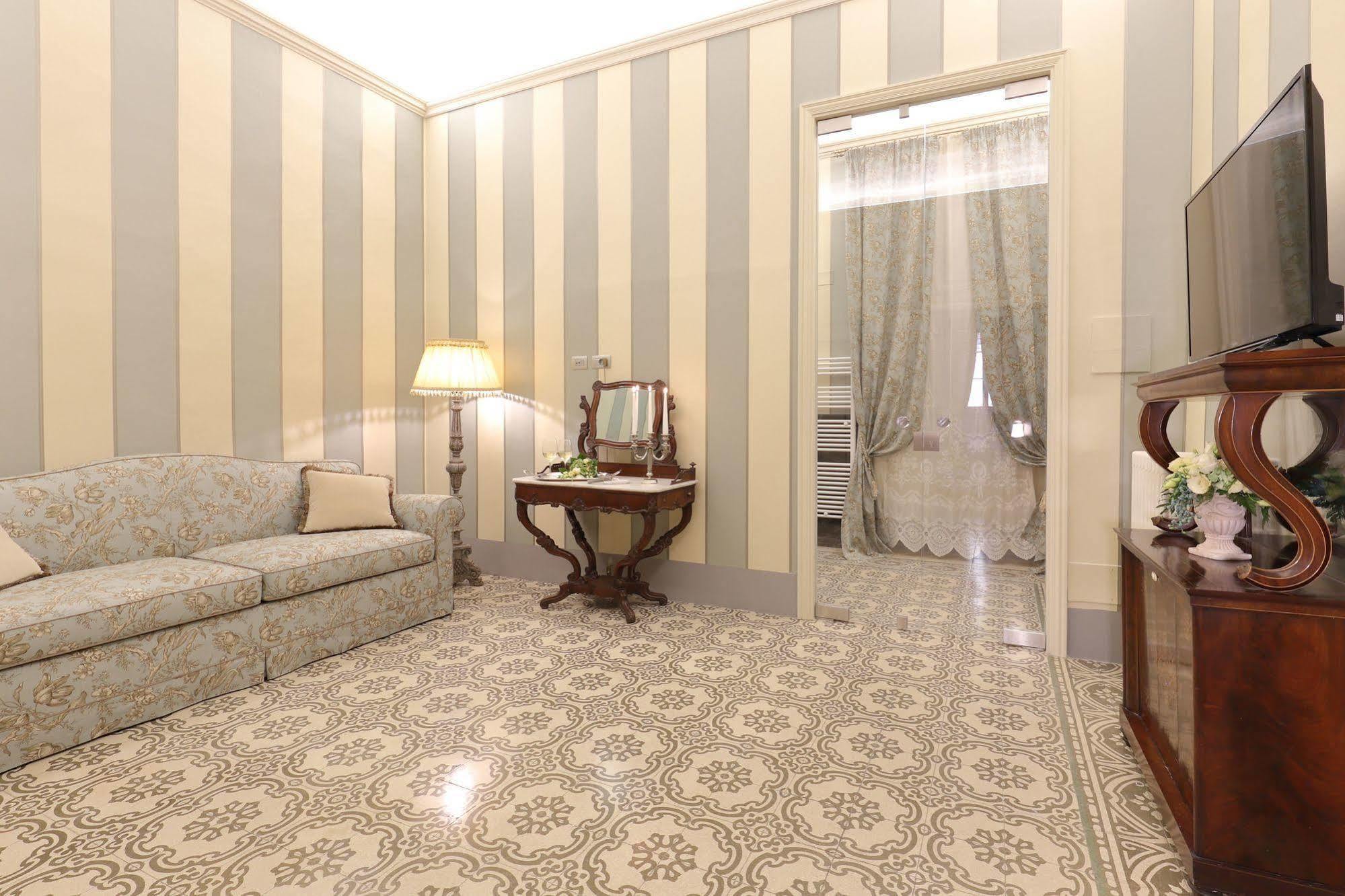 Bed & Breakfast Piazza Pitti Palace - Residenza D'Epoca 3*