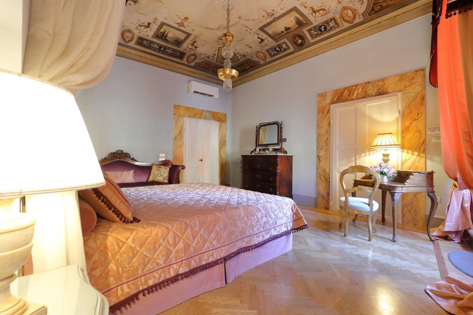 Piazza Pitti Palace - Residenza D'Epoca Bed & Breakfast