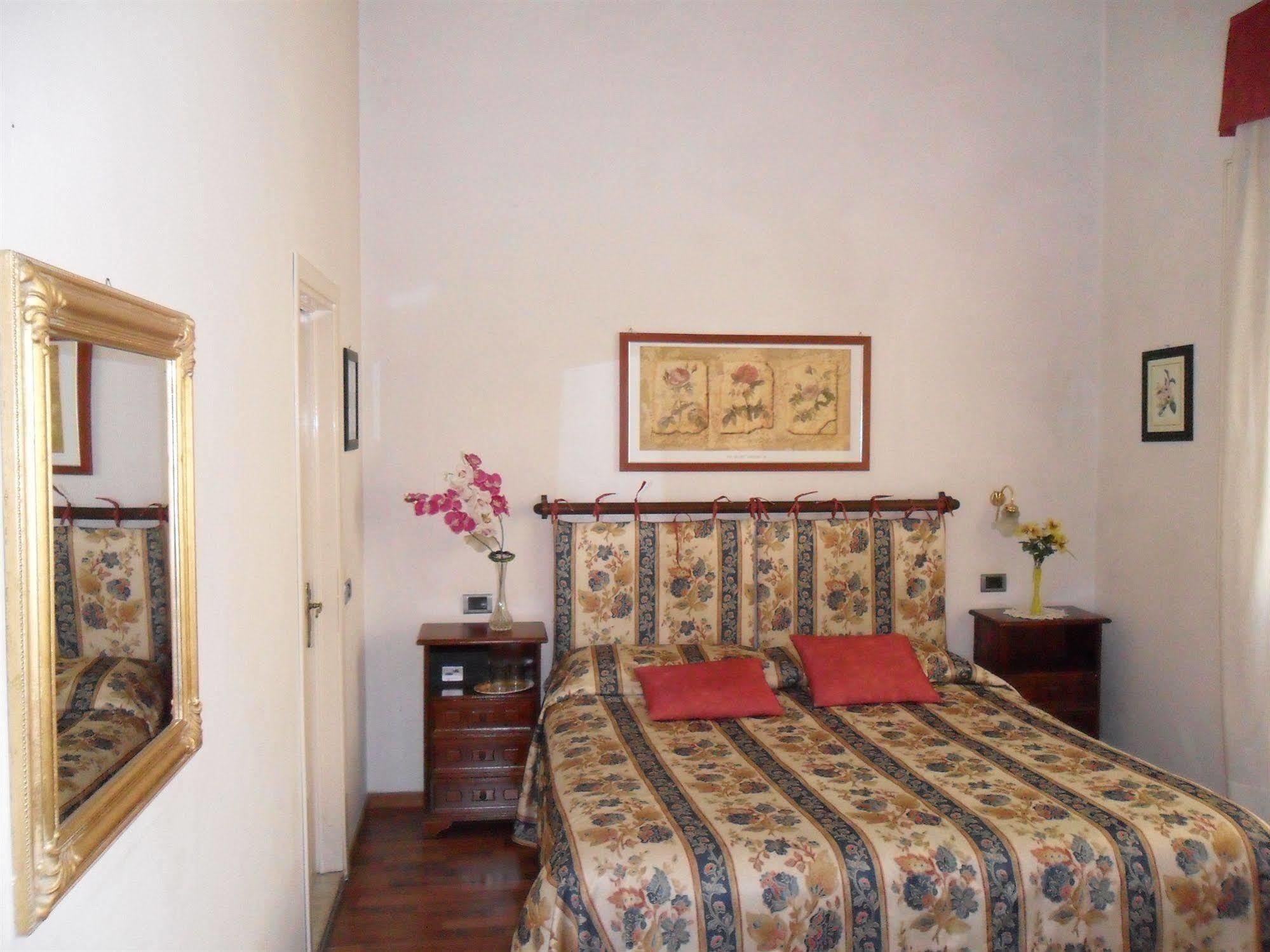 Piccolo Con Access Ztl !!! Nel Centro Storico Di !!! Hotel Florence