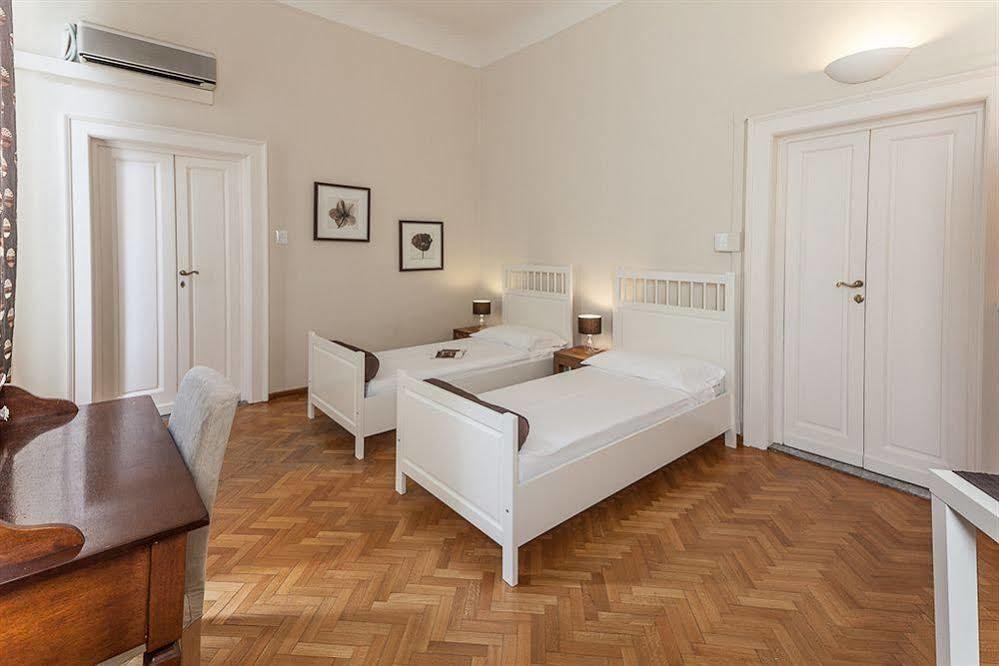 Opera Boutique Couette-café Florence