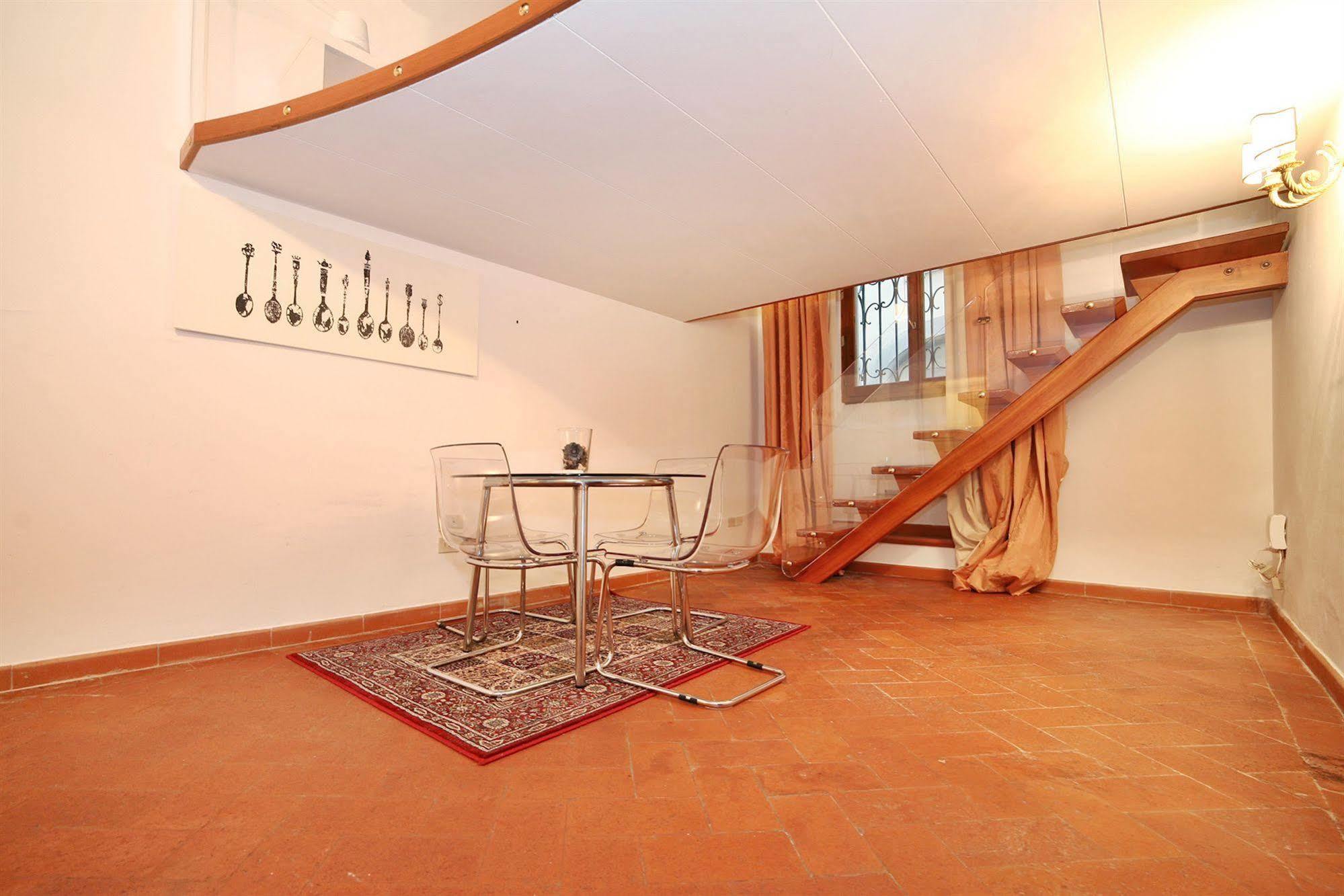 Hotel Florentia Suites *