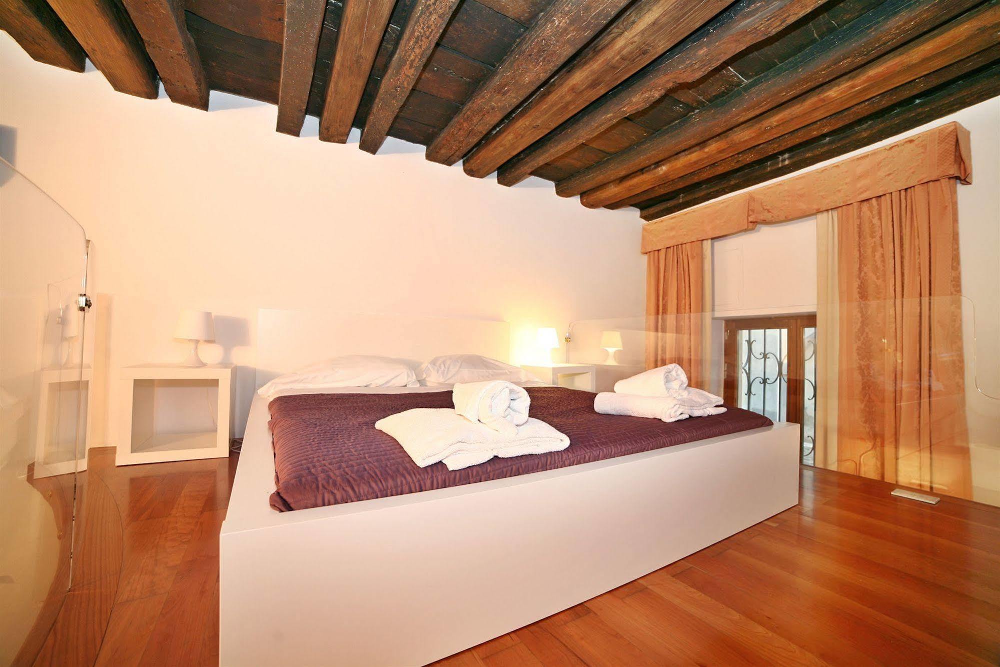 Florentia Suites *