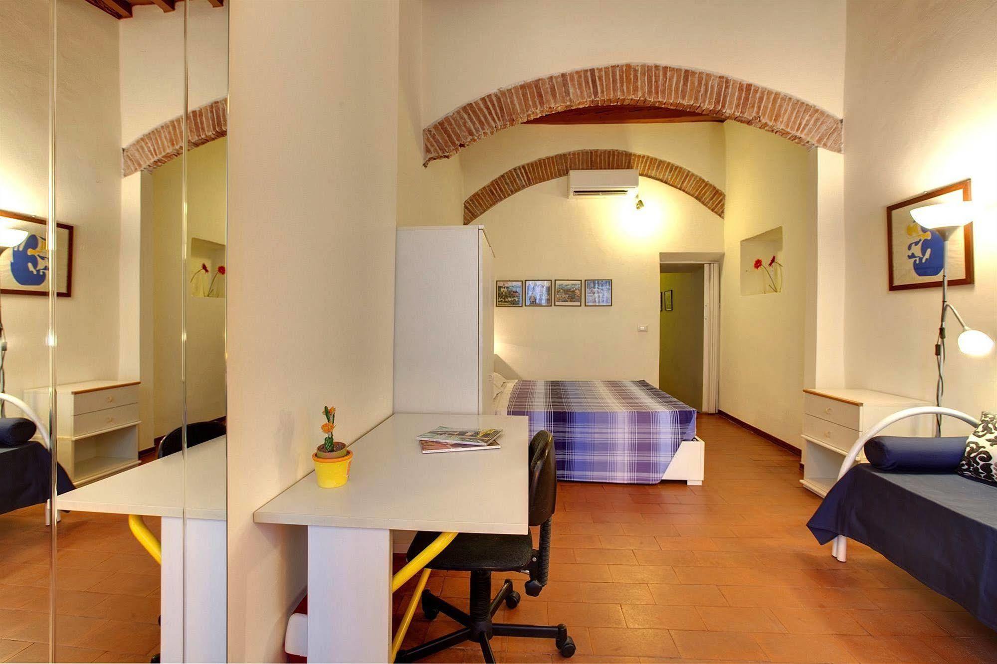 Florentia Suites *